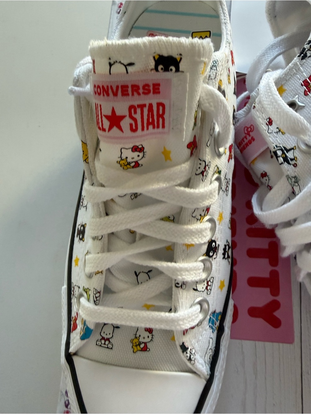 New women’s Sz 6.5, 8 Converse White Low Top Shoes with Hello Kitty - Picture 5 of 9
